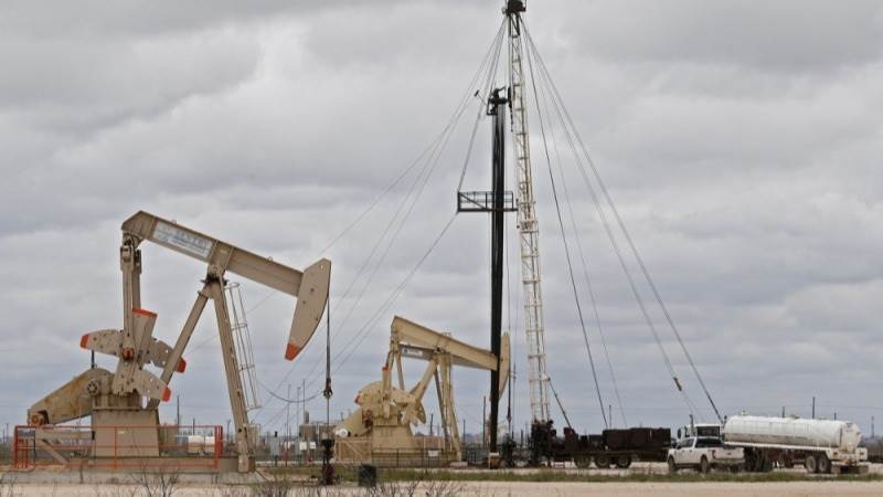 النفط يتراجع 1% مع انحسار مخاوف الإمدادات