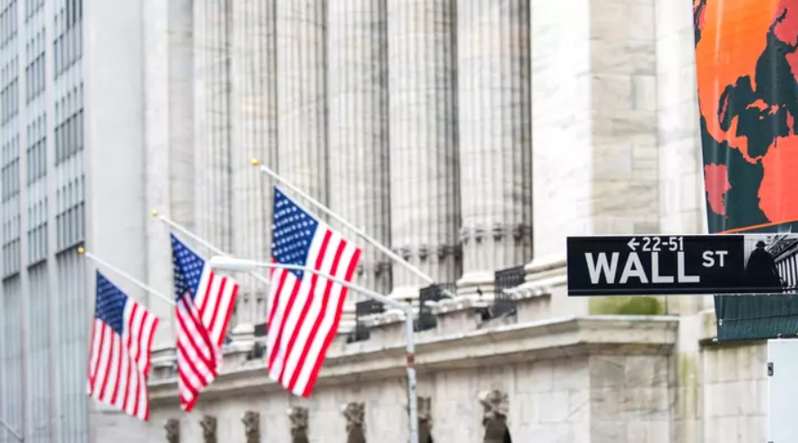 تباين في وول ستريت: خسائر حادة لـ Wells Fargo وصعود قوي لـ BlackRock وسط تفاؤل الأسواق