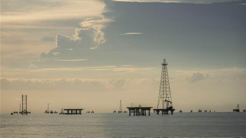 ارتفاع أسعار النفط بعد احتجاز سفينتين في مضيق هرمز  وسط ترقب  محادثات محتملة يوم الجمعة