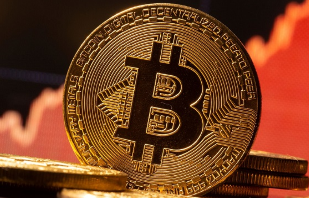 بيتكوين تستقر عند 117 ألف دولار بعد خفض الفائدة واعتماد قواعد إدراج جديدة