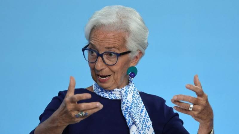 الأسواق الأوروبية تغلق على تراجع وسط الاضطرابات السياسية في فرنسا