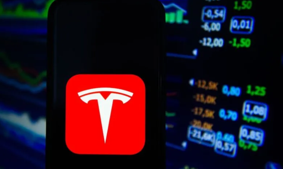 تراجع سهم Tesla يفقد الشركة 67 مليار دولار في يوم واحد