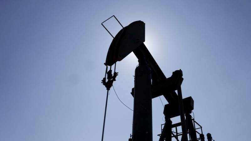 النفط يواصل مكاسبه ويقفز 5% بعد العقوبات على روسيا