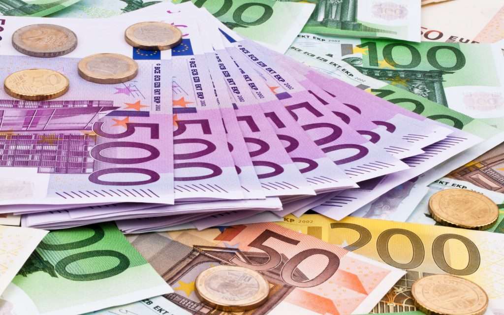 توصيات فوركس مجانية على زوج اليورو / دولار تعرف على التفاصيل