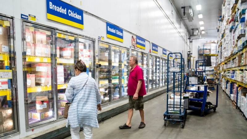 التضخم الأمريكي يتراجع إلى 2.4% وبيسنت يتوقع الاقتراب من هدف 2% بحلول منتصف العام