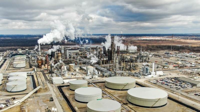 توقعات بتسجيل سعر النفط ارتفاعات كبرى وسط تصاعد الموقف في الشرق الأوسط