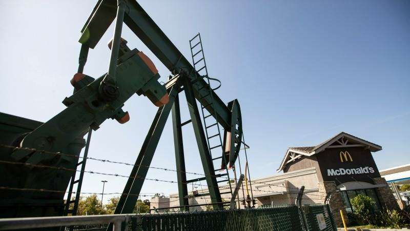 لماذا لم يتراجع النفط رغم إعلان ترامب تأجيل ضرب محطات الطاقة الإيرانية؟