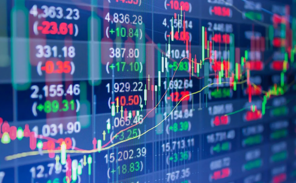 تراجع العقود الآجلة للأسهم الأمريكية وسط تصاعد التوترات مع إيران.. وتصريحات ترامب تحدّ من الخسائر